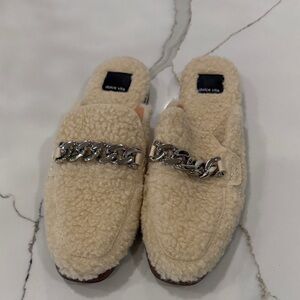 NWOT Dolce Vita Tan Fuzzy Slippers with Silver Chain